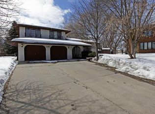 2425 Manchester Dr, Golden Valley, MN 55422