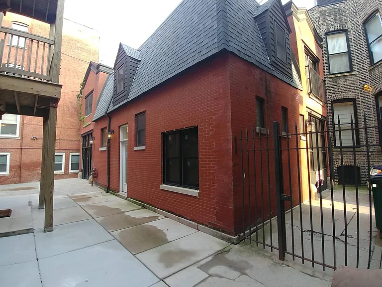 441 W Surf St #CH — Photo 1
