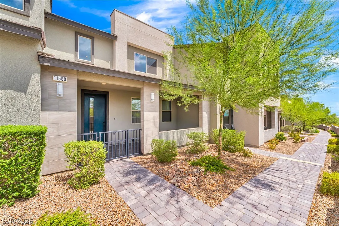 3 bed, 2.5 bath, 1599 sqft, $2,500 — Photo 1