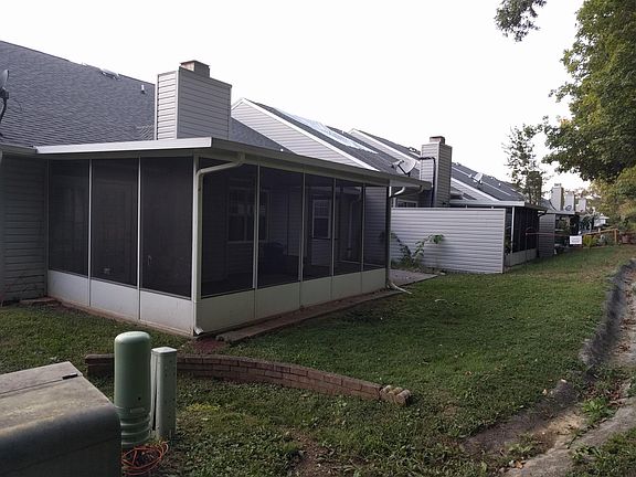 3rd image of 312 Camelot Ct