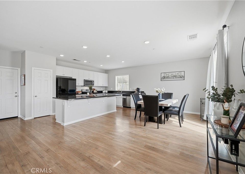 1st image of 581 Pooish Ave