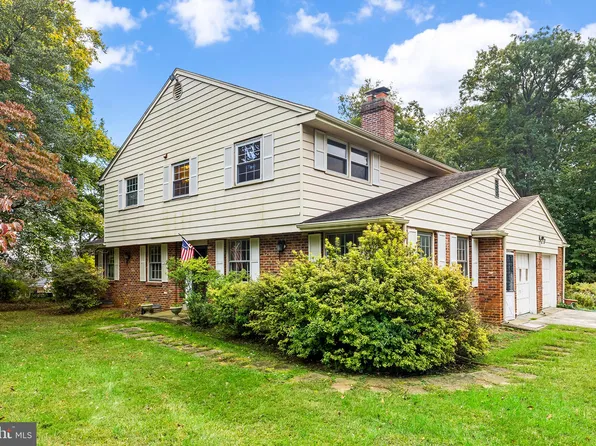 2820 Dogwood Ln, Broomall, PA 19008