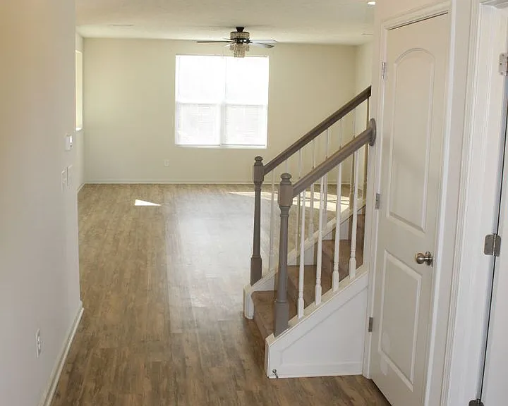 1390 Sarah Way — Photo 4
