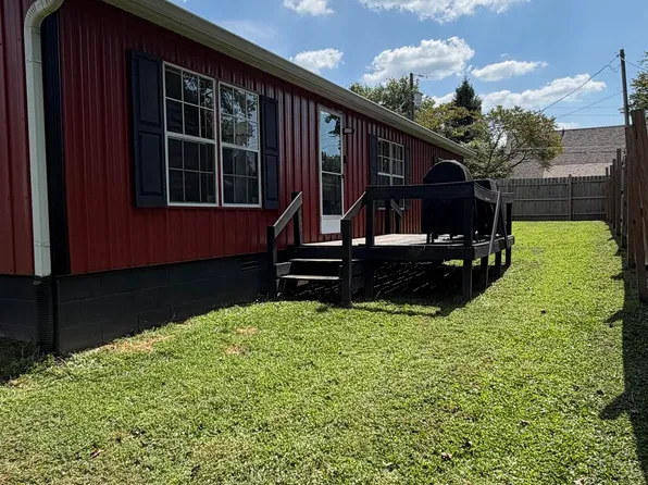 438 W Davis St, Bloomfield, IN 47424
