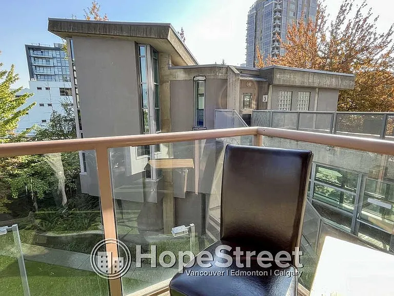 1633 W 8th Ave #304 — Photo 18