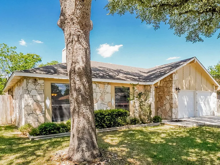 2743 Knoll Tree St — Photo 3