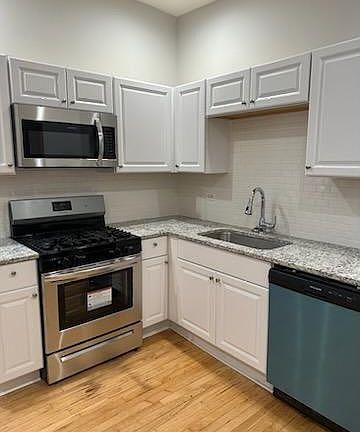 2nd image of 1424 N Maplewood Ave #2F