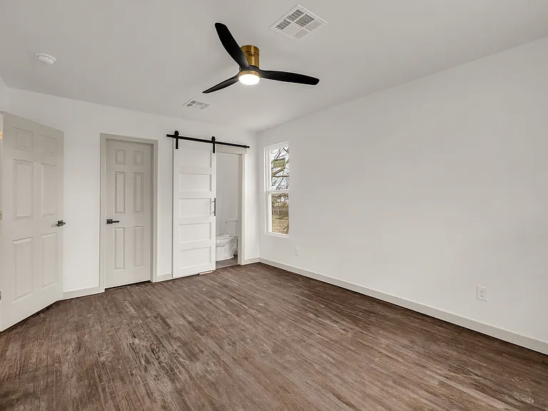 1017 W Newton St — Photo 10