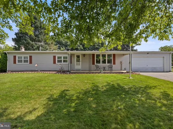985 Valley View Rd, York, PA 17406