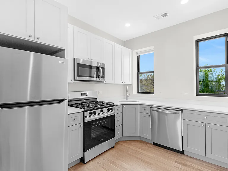 4856 N Troy St #3 — Photo 5