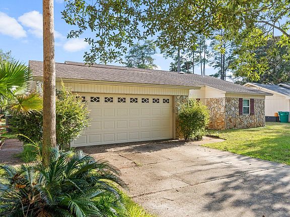 2nd image of 1018 Darlington Oak Dr