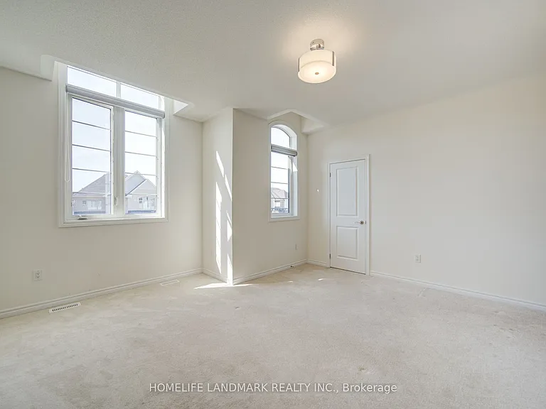 18 Kenneth Ross Bnd — Photo 36