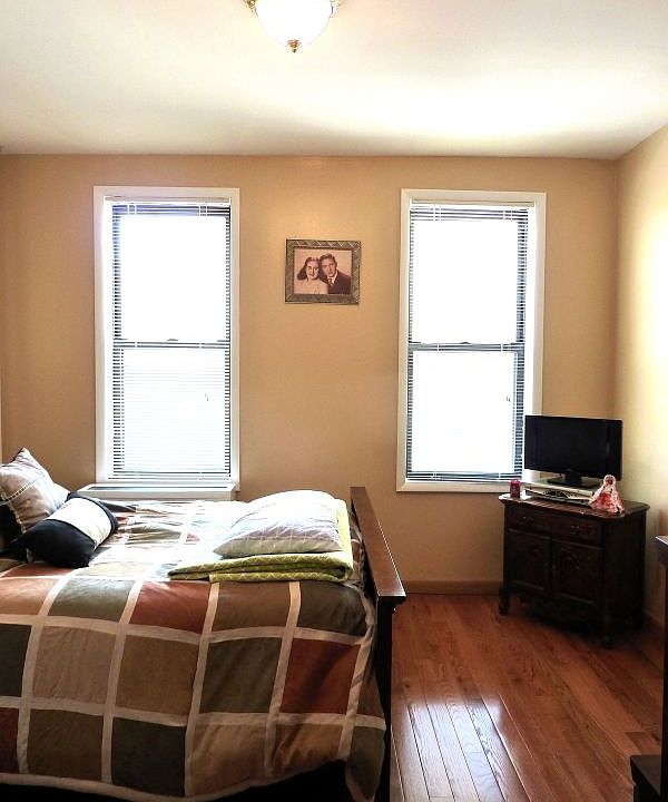 1st image of 3004 45th St APT 2L