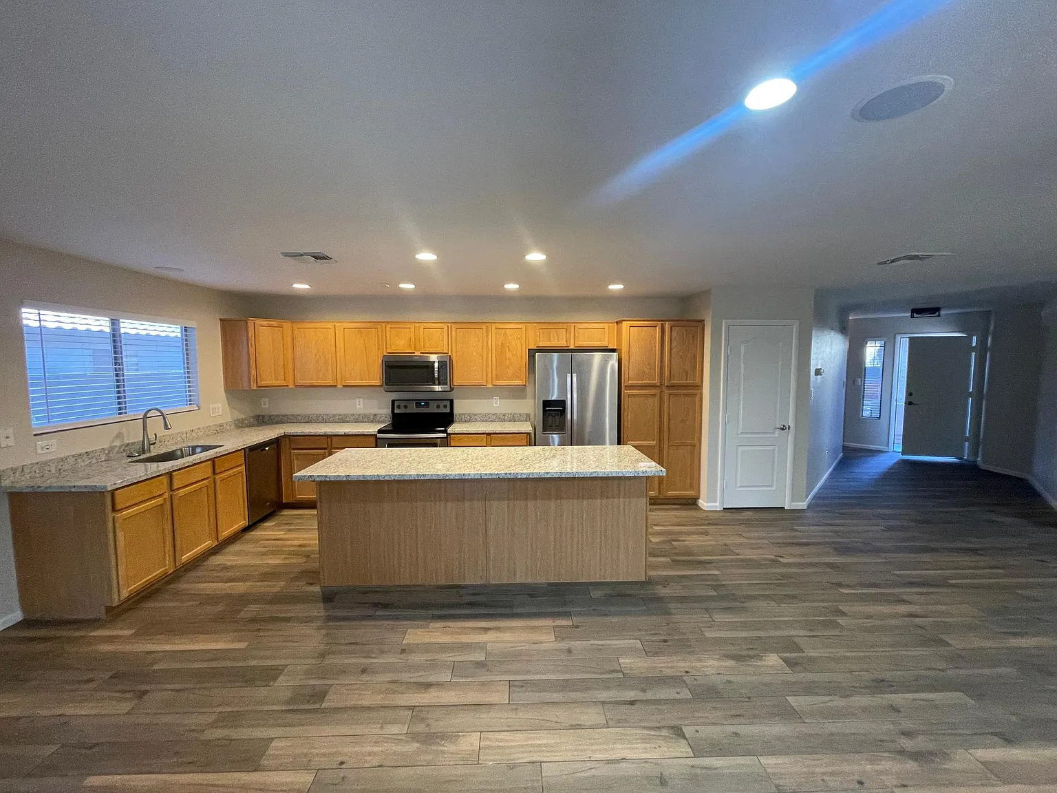3 bed, 1721 sqft, $2,500 — Photo 2