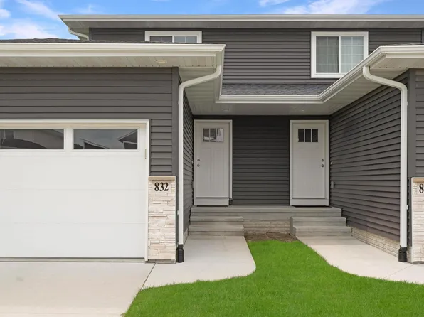832 Grindstone Cir, Waterloo, IA 50702
