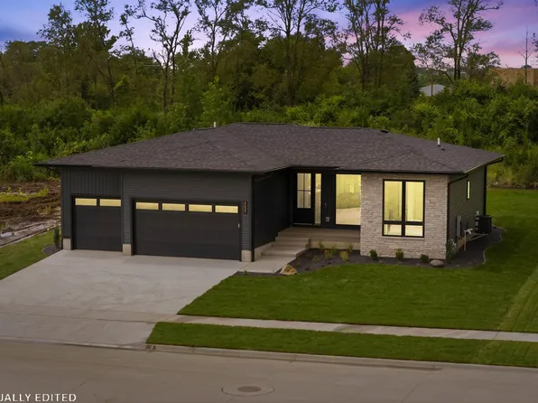 4627 Luke St, Cedar Falls, IA 50613