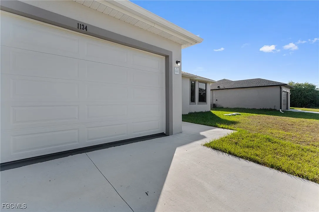 3 bed, 2.0 bath, 1593 sqft, $1,990 — Photo 3