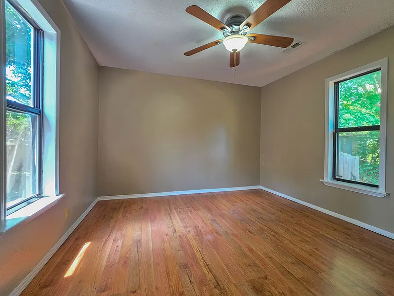 1505 N Garland Ave — Photo 14