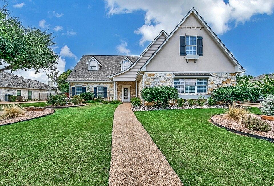 1st image of 1109 Charing Cross Dr