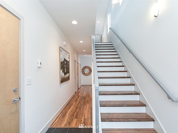 5th image of 6517 25th Avenue NW