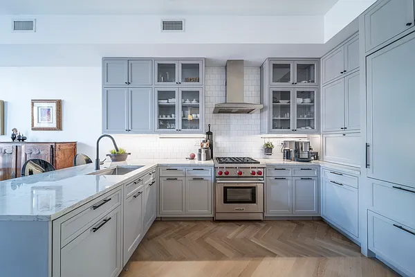 Sold by Compass | media 18