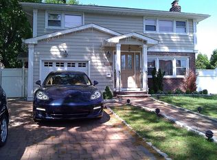 1035 Eastlawn Dr, Teaneck, NJ 07666