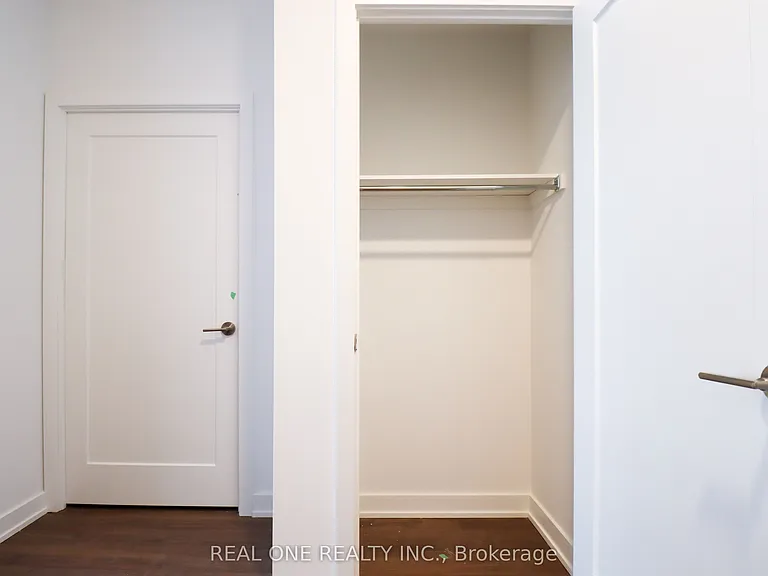 5105 Hurontario St #617 — Photo 8