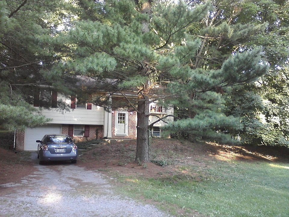 Split foyer front