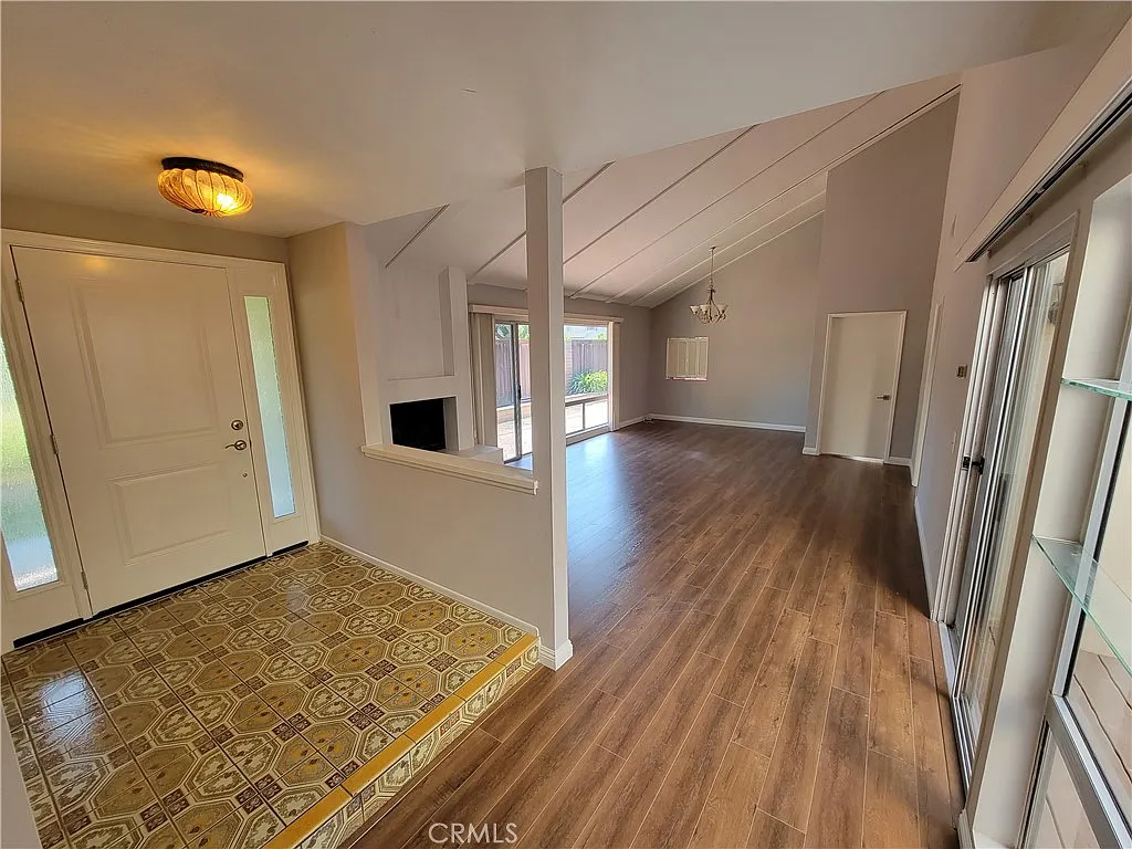 4 bed, 1916 sqft, $5,675 — Photo 2