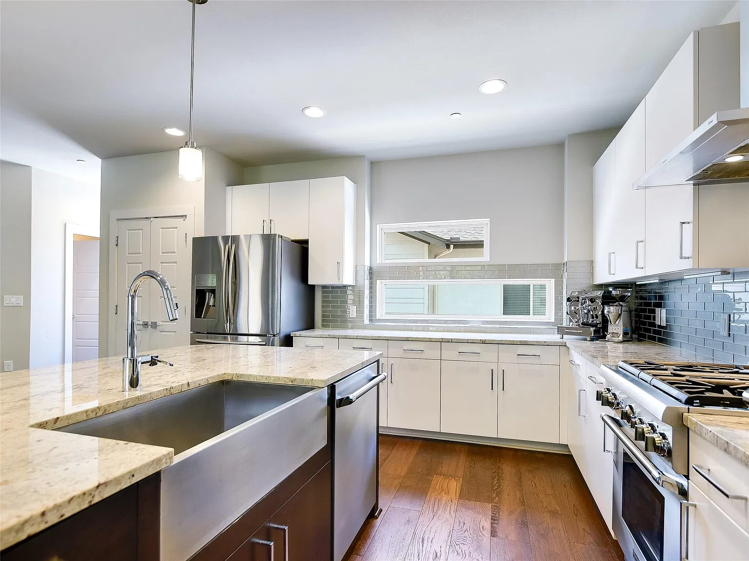 3 bed, 3.5 bath, 2112 sqft, $6,500 — Photo 4