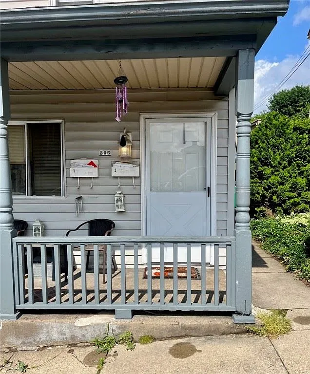 305 8th St photo 1