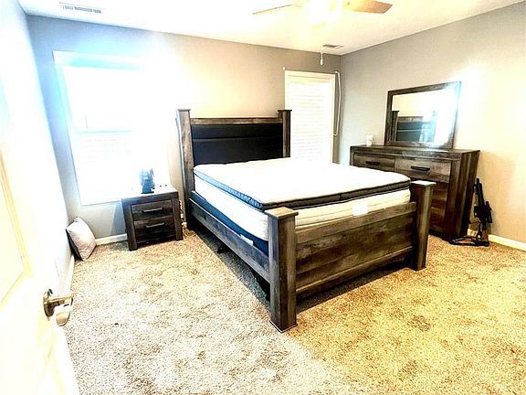 5th image of 216 Crooked Pine Ln