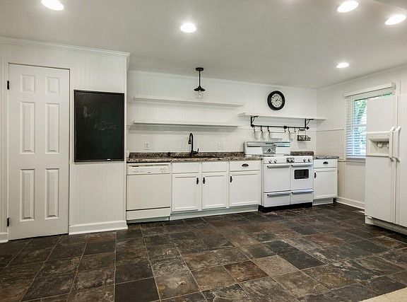 3rd image of 2766 E Riverview Dr