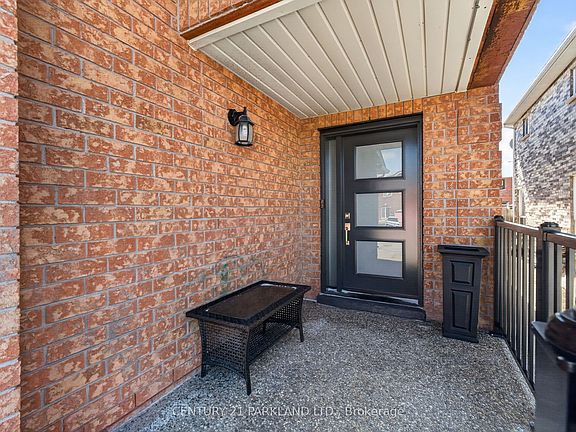 3rd image of 181 Purcell Cres