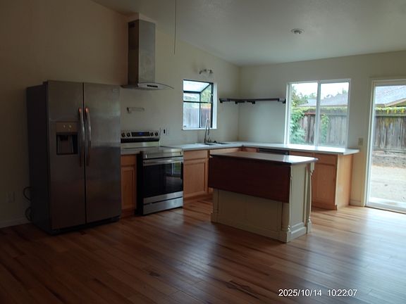 5th image of 1074 Beechwood St