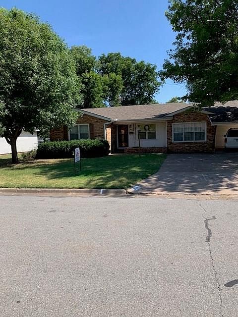 1st image of 210 Walnut Dr