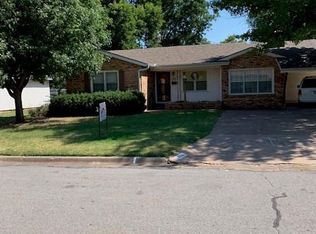 210 Walnut Dr, Burkburnett, TX 76354