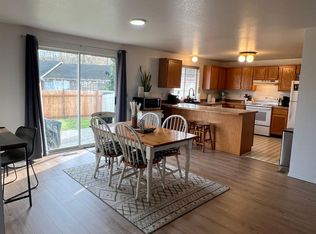 1600 N Waugh Rd #A & B, Mount Vernon, WA 98273