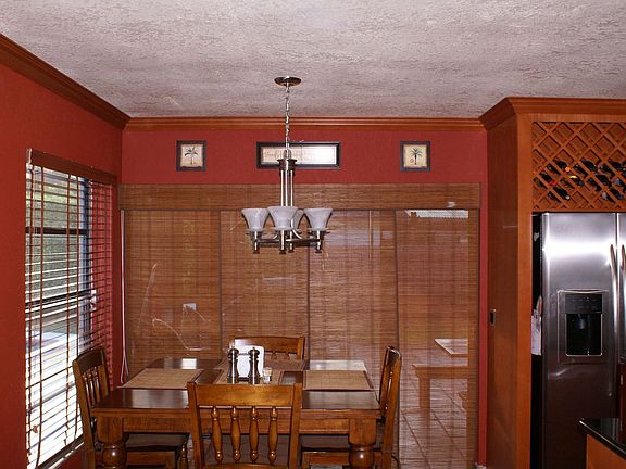 Dine in Kitchen Area