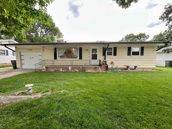 1308 Arapahoe Ave, Hastings, NE 68901