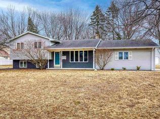 2381 Santa Barbara Dr, Green Bay, WI 54313