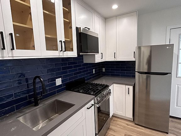 3rd image of 1519 W 58th Pl