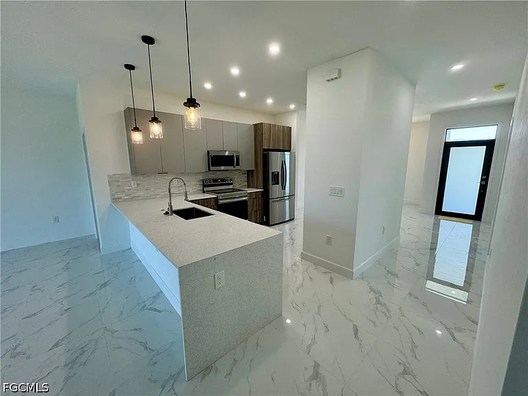 1208 NW 25th Pl — Photo 15