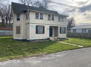 802 Virginia Ave NW, Harriman, TN 37748