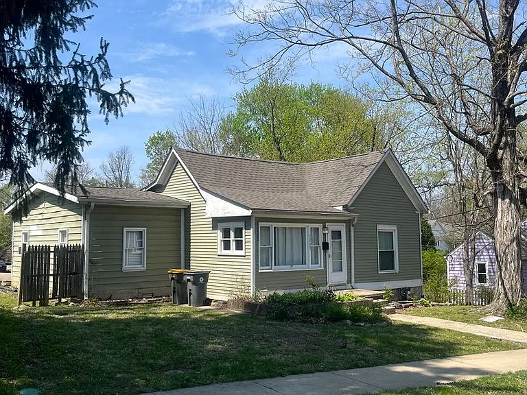 1003 N Woodburn Ave — Photo 1