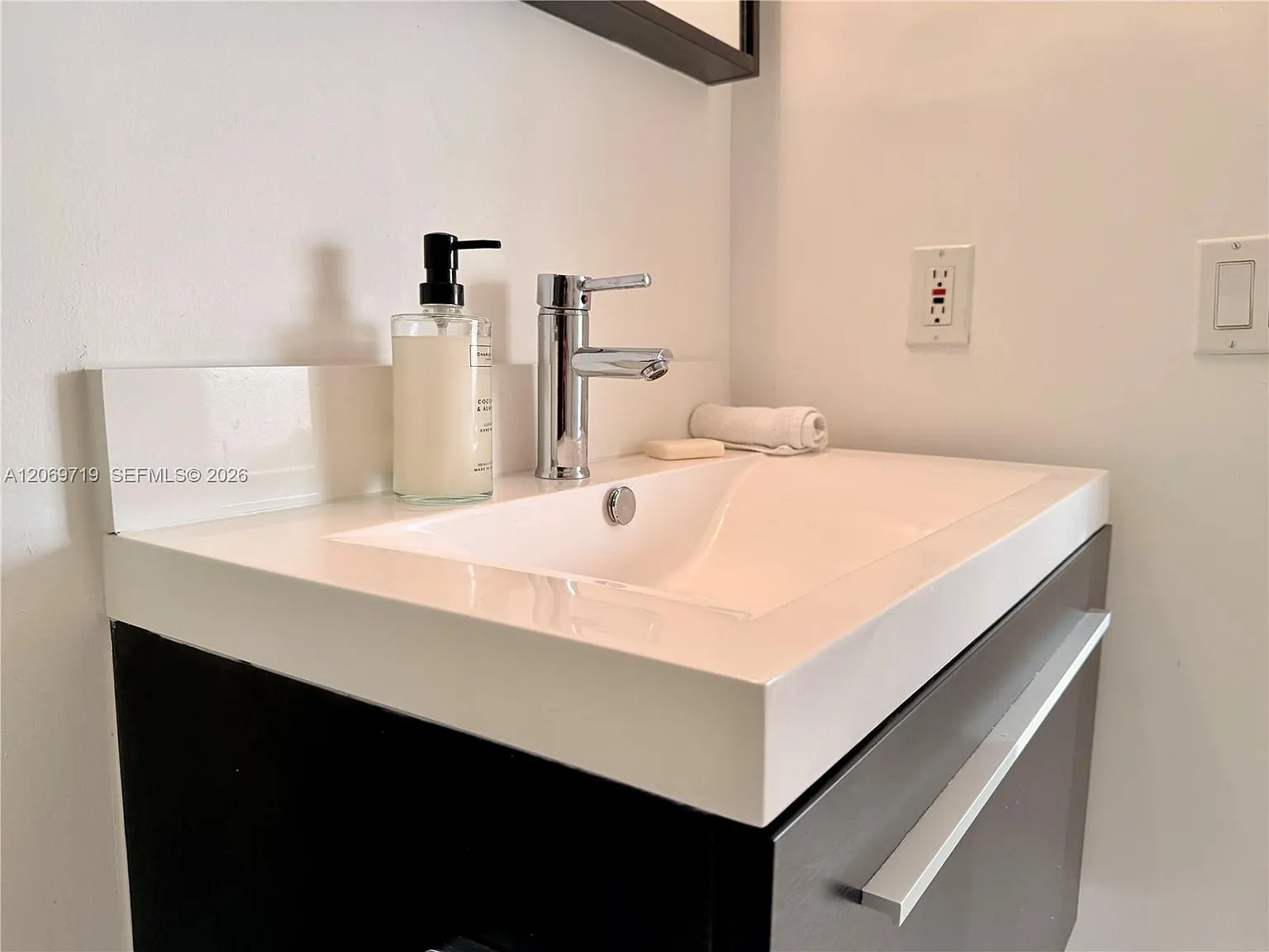 2 bed, 1140 sqft, $4,800 — Photo 4
