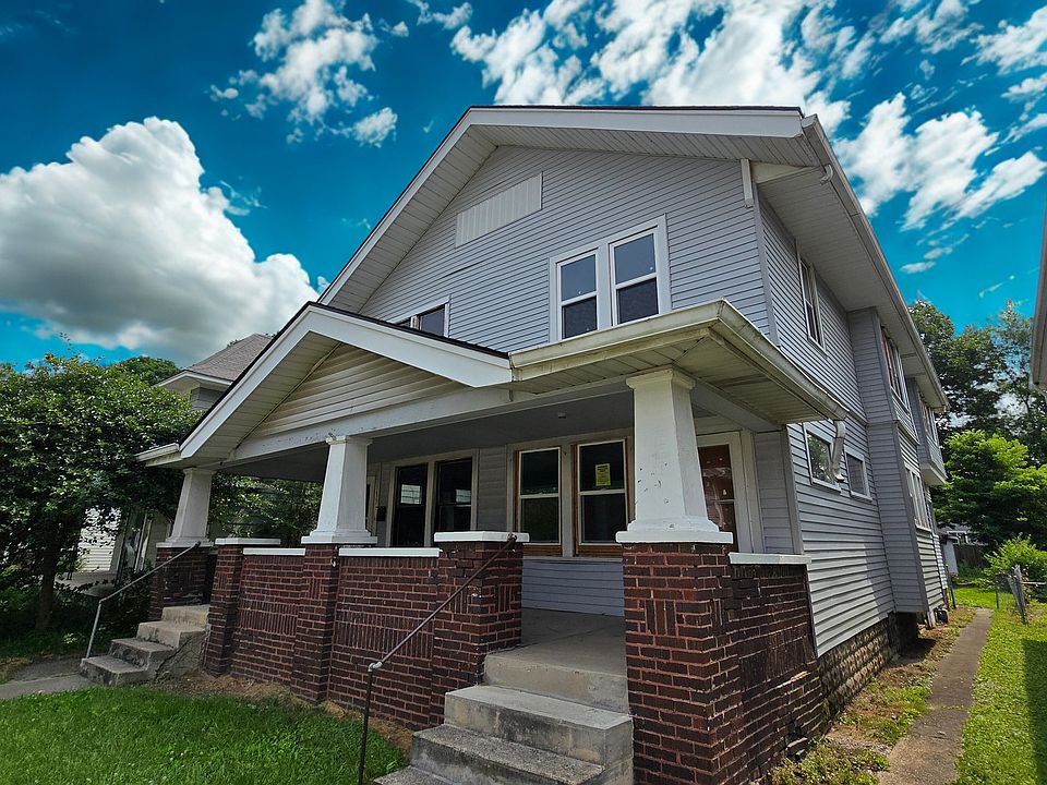 2nd image of 1427 N Lasalle St #1427