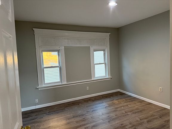 4th image of 276 Orchard St Floor 2