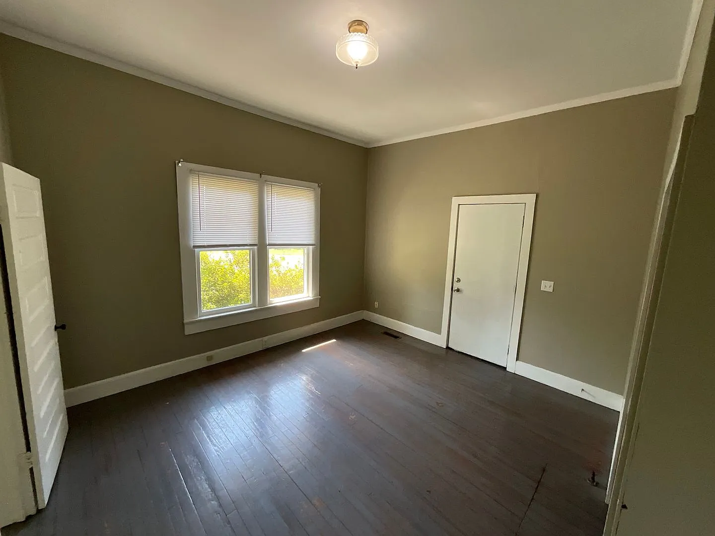 Sweet 2/1 Cottage in Marianna w/ High Ceilings and Original Hardwood Floors — Photo 3
