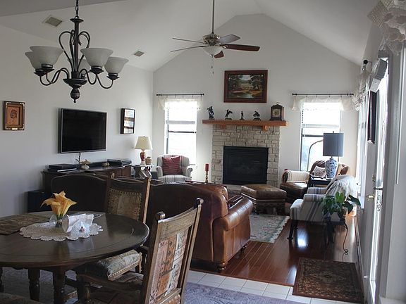 2nd image of 115 Mesa Del Sol
